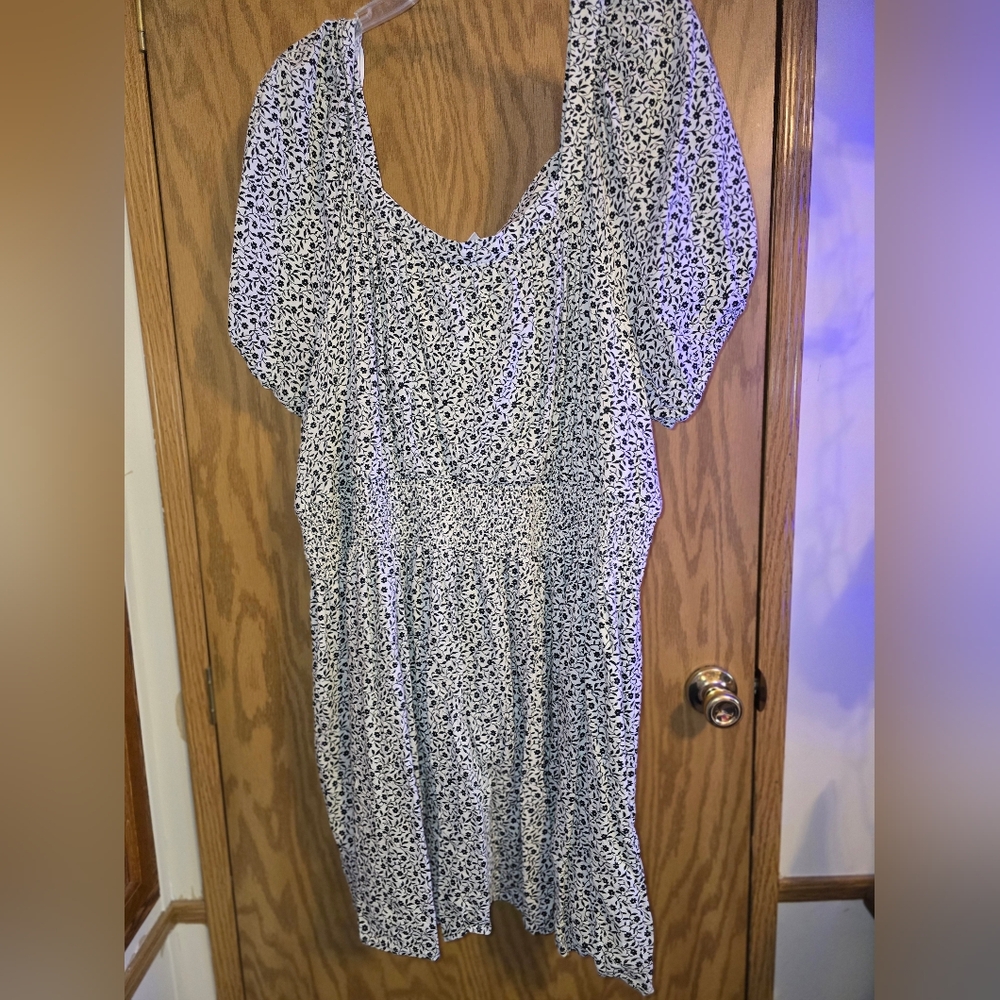 Old Navy Black and White Floral Dress